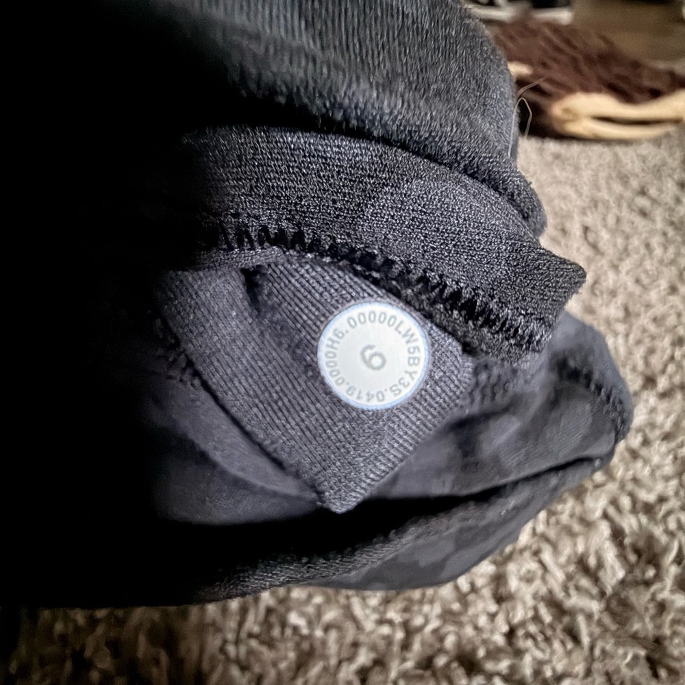 lululemon Black High-Rise Leggings with Subtle Texture - Picture 4 of 5